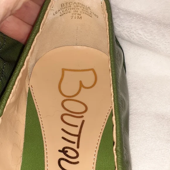 Boutique 9 Leather 7.5 Green flats - Picture 5 of 7